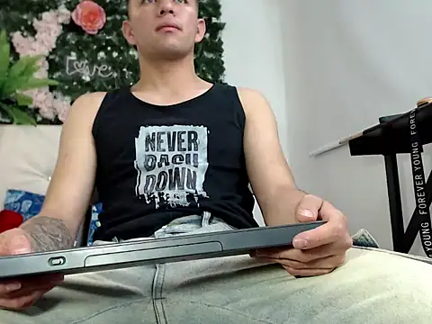 Snapshot of camilosmithh chatting on February 9, 4:55 pm camilosmithh online show from February 9, 4:55 pm