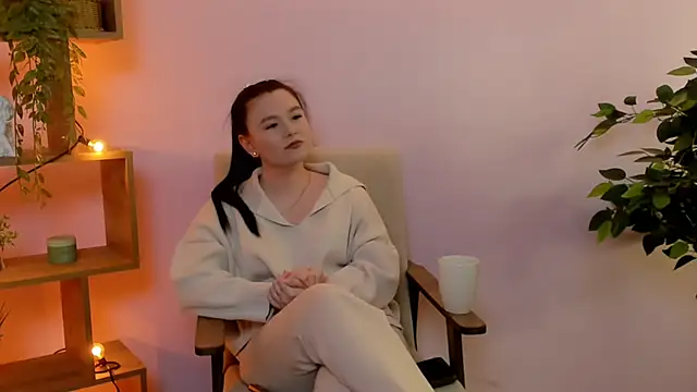 Snapshot of CeciliaZappia chatting on February 15, 7:05 am CeciliaZappia online show from February 15, 7:05 am