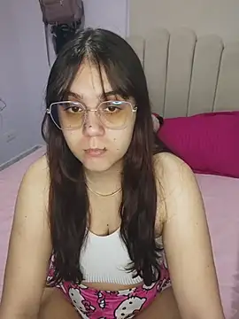 Snapshot of its_lauu_ chatting on February 11, 3:44 am its lauu online show from February 11, 3:44 am