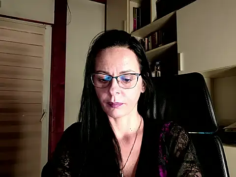 MiriamDelyn online show from February 12, 11:00 pm
