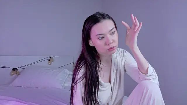 gwenonl1ne online show from April 30, 1:06 pm