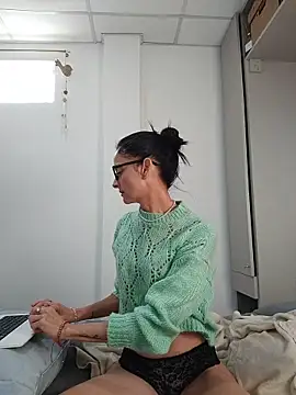 SophiaRemington online show from May 12, 12:35 pm