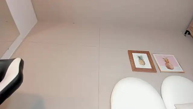 luna bradley  online show from March 30, 12:39 pm