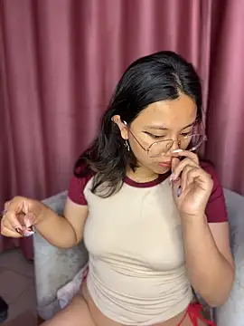 LilithRose  online show from March 31, 1:40 am