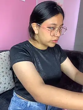 LilithRose  online show from April 1, 1:52 pm