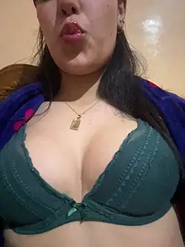 oumyy online show from February 11, 9:31 pm