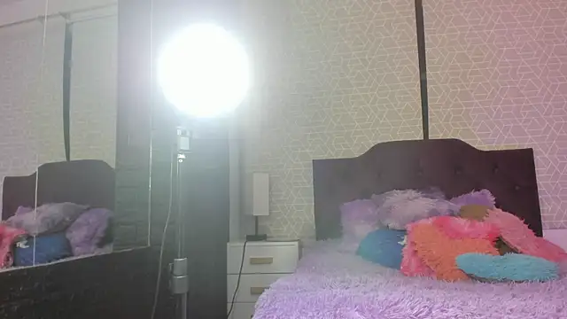 Snapshot of Sara_Love_1 chatting on April 25, 3:31 am Sara Love 1 online show from April 25, 3:31 am