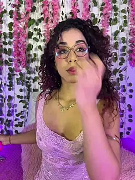 Woo isDaphne online show from February 20, 11:05 pm