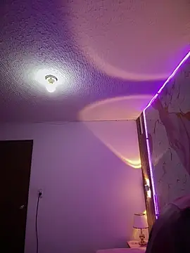 Woo isDaphne online show from March 26, 10:59 pm