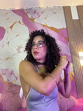 Woo isDaphne online show from May 10, 10:59 pm
