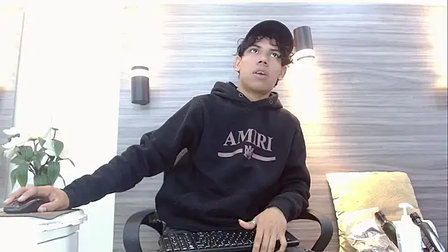 DaviidBuckx  online show from May 8, 2:39 am