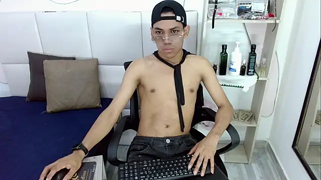 DaviidBuckx  online show from May 10, 8:58 pm