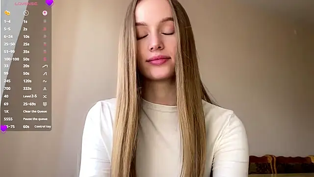 Snapshot of Viktoria_Vibes chatting on April 7, 3:12 pm Viktoria Vibes online show from April 7, 3:12 pm