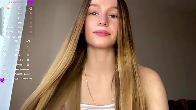 Snapshot of Viktoria_Vibes chatting on April 15, 3:19 pm Viktoria Vibes online show from April 15, 3:19 pm