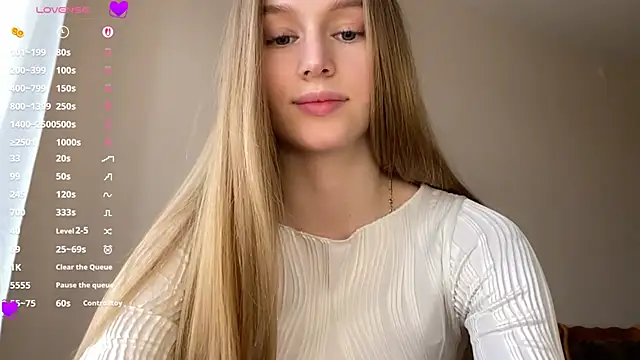 Snapshot of Viktoria_Vibes chatting on April 18, 3:05 pm Viktoria Vibes online show from April 18, 3:05 pm