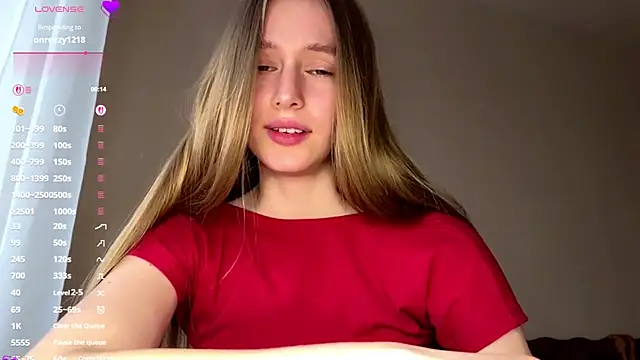 Snapshot of Viktoria_Vibes chatting on May 11, 4:04 pm Viktoria Vibes online show from May 11, 4:04 pm