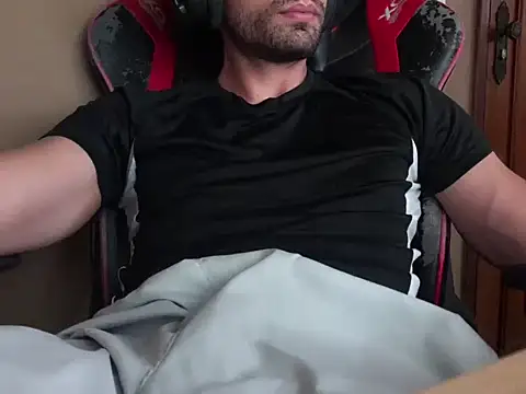 Snapshot of Stefan_dot chatting on February 17, 3:47 am Stefan dot online show from February 17, 3:47 am