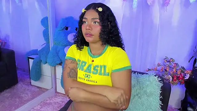 Angel Belll online show from April 7, 1:06 am