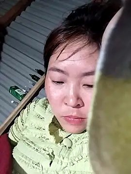 Yiyoongg online show from February 18, 1:29 pm