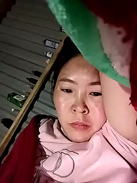 Yiyoongg online show from February 27, 1:33 pm