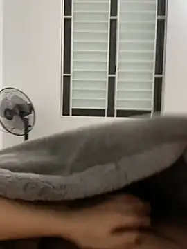 huyenzz online show from February 19, 2:57 pm