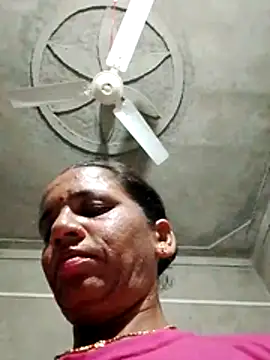 Snapshot of Anitarakkoli chatting on June 21, 5:59 pm Anitarakkoli online show from June 21, 5:59 pm