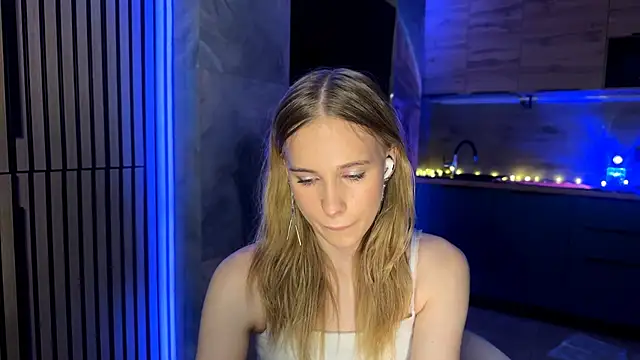 Snapshot of amily_sunray chatting on May 19, 4:35 pm amily sunray online show from May 19, 4:35 pm