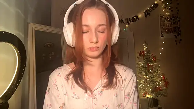 Snapshot of CordeliaEll chatting on February 17, 7:49 am CordeliaEll online show from February 17, 7:49 am