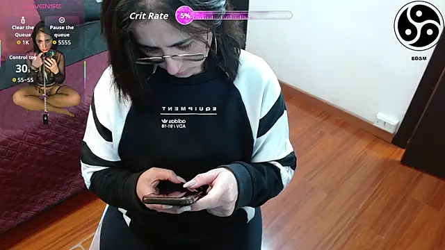 Snapshot of lincebdsm chatting on April 23, 5:04 pm lincebdsm online show from April 23, 5:04 pm