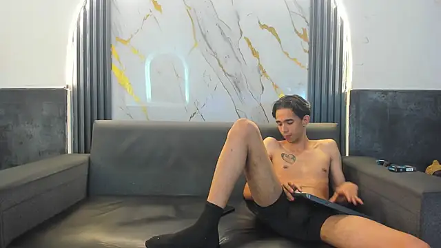 Isaak 26 online show from March 13, 11:11 pm