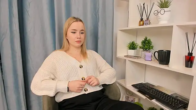 Snapshot of IvetteLabore chatting on February 10, 7:23 am IvetteLabore online show from February 10, 7:23 am