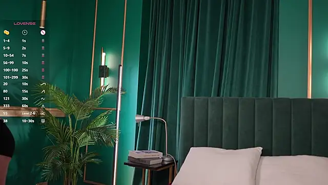 Snapshot of roxy_morrison_x chatting on February 23, 5:43 pm roxy morrison x online show from February 23, 5:43 pm