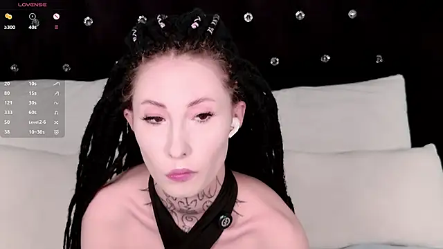 Snapshot of roxy_morrison_x chatting on March 22, 5:38 pm roxy morrison x online show from March 22, 5:38 pm