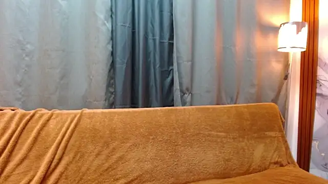 Avrilhill18 online show from February 12, 8:37 pm