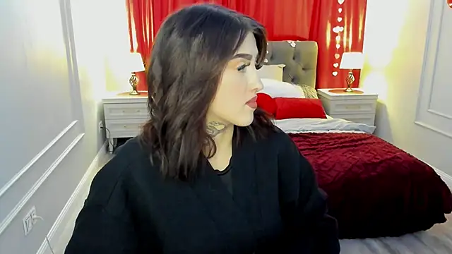 Snapshot of RaspberryGirle chatting on February 13, 11:28 am RaspberryGirle online show from February 13, 11:28 am