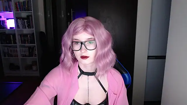 LunaXcherry online show from March 26, 5:40 pm