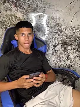 Snapshot of juan_lugo_hot chatting on February 10, 5:22 am juan lugo hot online show from February 10, 5:22 am