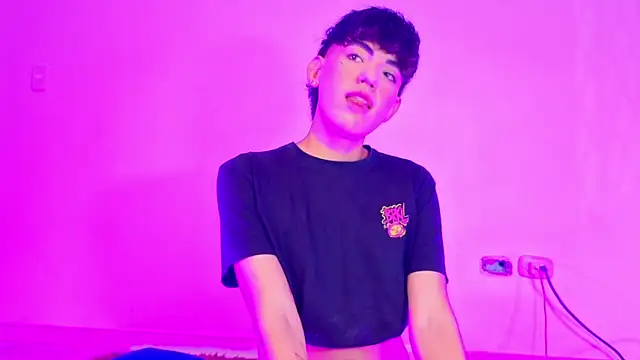Snapshot of max_femboy chatting on May 28, 5:49 am max femboy online show from May 28, 5:49 am