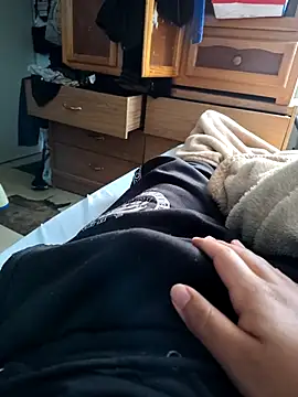 Snapshot of Gabrielj27 chatting on February 9, 5:06 pm Gabrielj27 online show from February 9, 5:06 pm