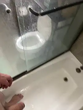 Snapshot of justin1752 chatting on February 10, 5:33 am justin1752 online show from February 10, 5:33 am