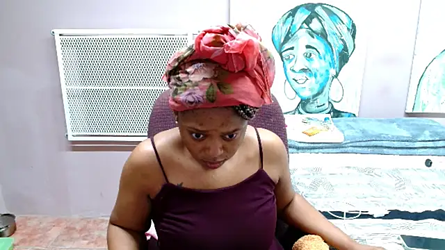 Snapshot of TyraHotxxx chatting on April 6, 3:48 am TyraHotxxx online show from April 6, 3:48 am
