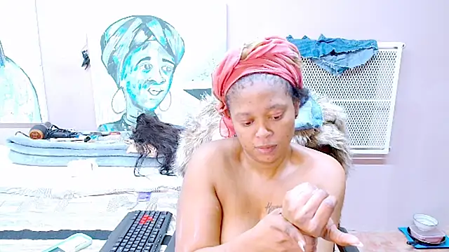 Snapshot of TyraHotxxx chatting on April 28, 4:39 am TyraHotxxx online show from April 28, 4:39 am