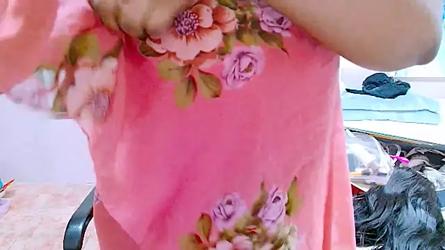 Snapshot of TyraHotxxx chatting on May 2, 6:07 am TyraHotxxx online show from May 2, 6:07 am