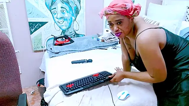 Snapshot of TyraHotxxx chatting on May 11, 2:45 pm TyraHotxxx online show from May 11, 2:45 pm