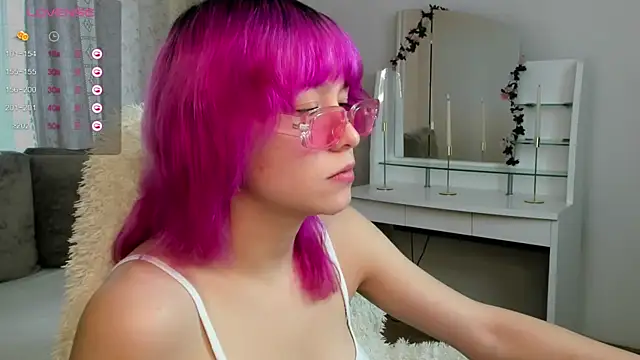 EmilyTrase online show from May 18, 1:13 am