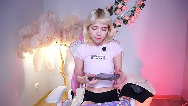 Snapshot of wow_angel chatting on May 20, 5:35 am wow angel online show from May 20, 5:35 am
