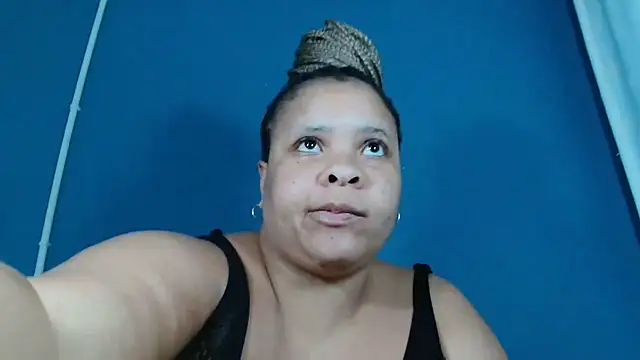 Snapshot of Sweet-Bella17 chatting on April 30, 4:35 pm Sweet-Bella17 online show from April 30, 4:35 pm