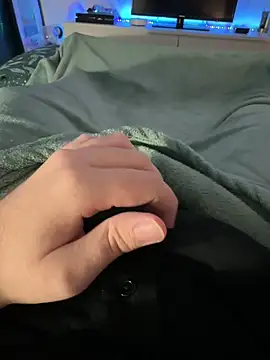 Thomascrtz online show from April 7, 8:20 pm