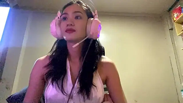 Snapshot of GenevaNicarry chatting on February 14, 12:07 am GenevaNicarry online show from February 14, 12:07 am