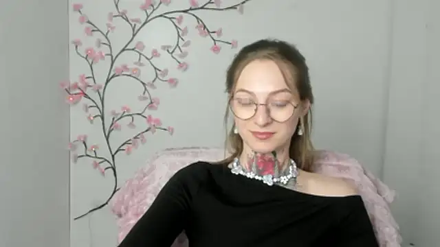 Esmi Winter online show from March 26, 6:46 pm